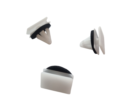C3039 - Trim / Moulding Clip on Ford