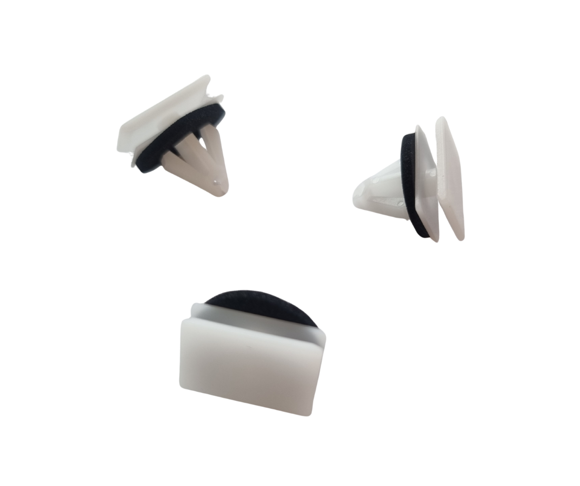 C3039 - Trim / Moulding Clip on Ford